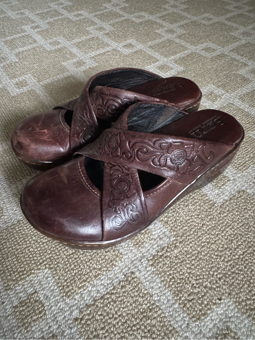 Born Tooled Leather Clog Mules Brown Comfort Shoes Slip On US 8 EU 39 - Picture 10 of 10